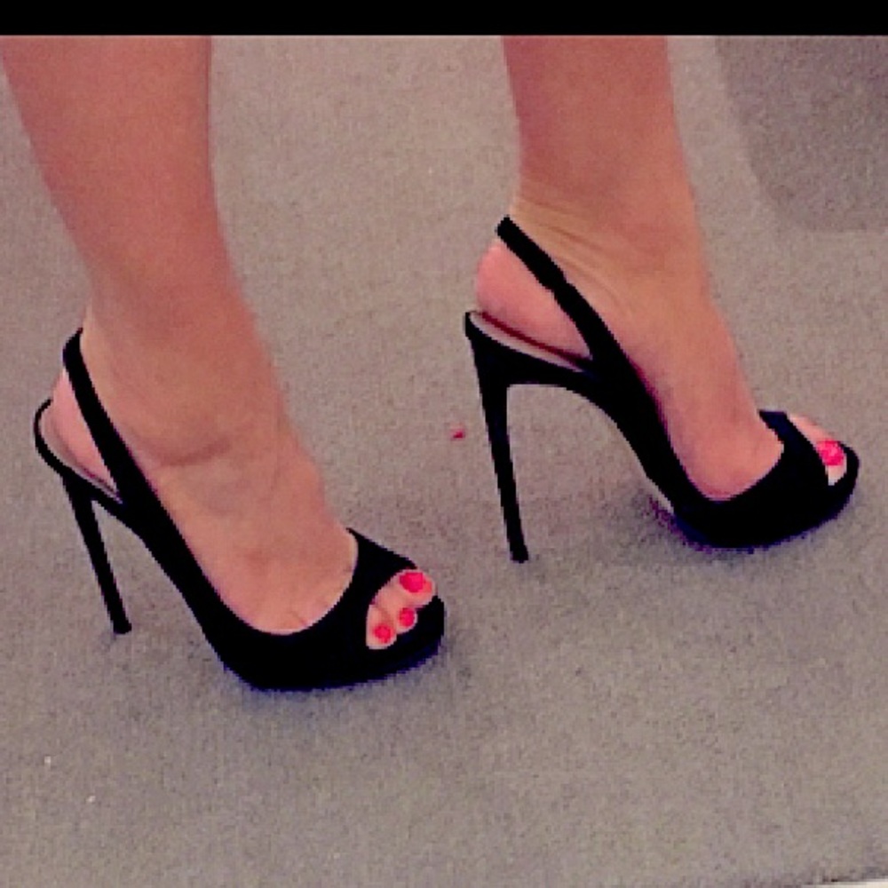 BCBGMAXAZRIA black sling back sandals